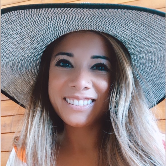 Meet your Posher, Carol - Picture 3 of 4